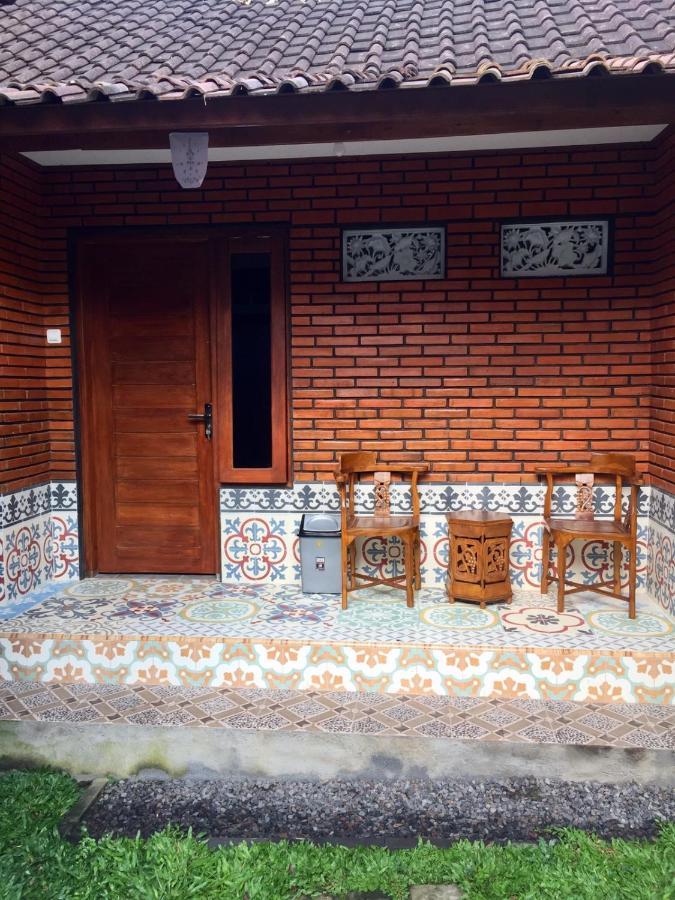 Raditya Homestay Mambal ภายนอก รูปภาพ